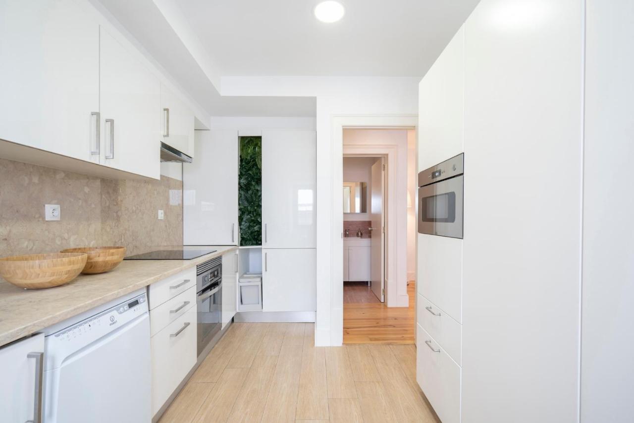 Warm And Cozy Parquet Flooring Apartment In Almada Exterior foto