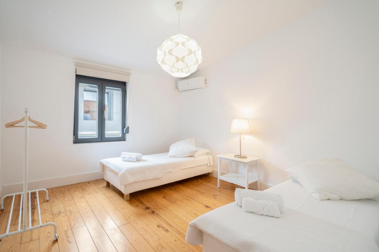 Warm And Cozy Parquet Flooring Apartment In Almada Exterior foto