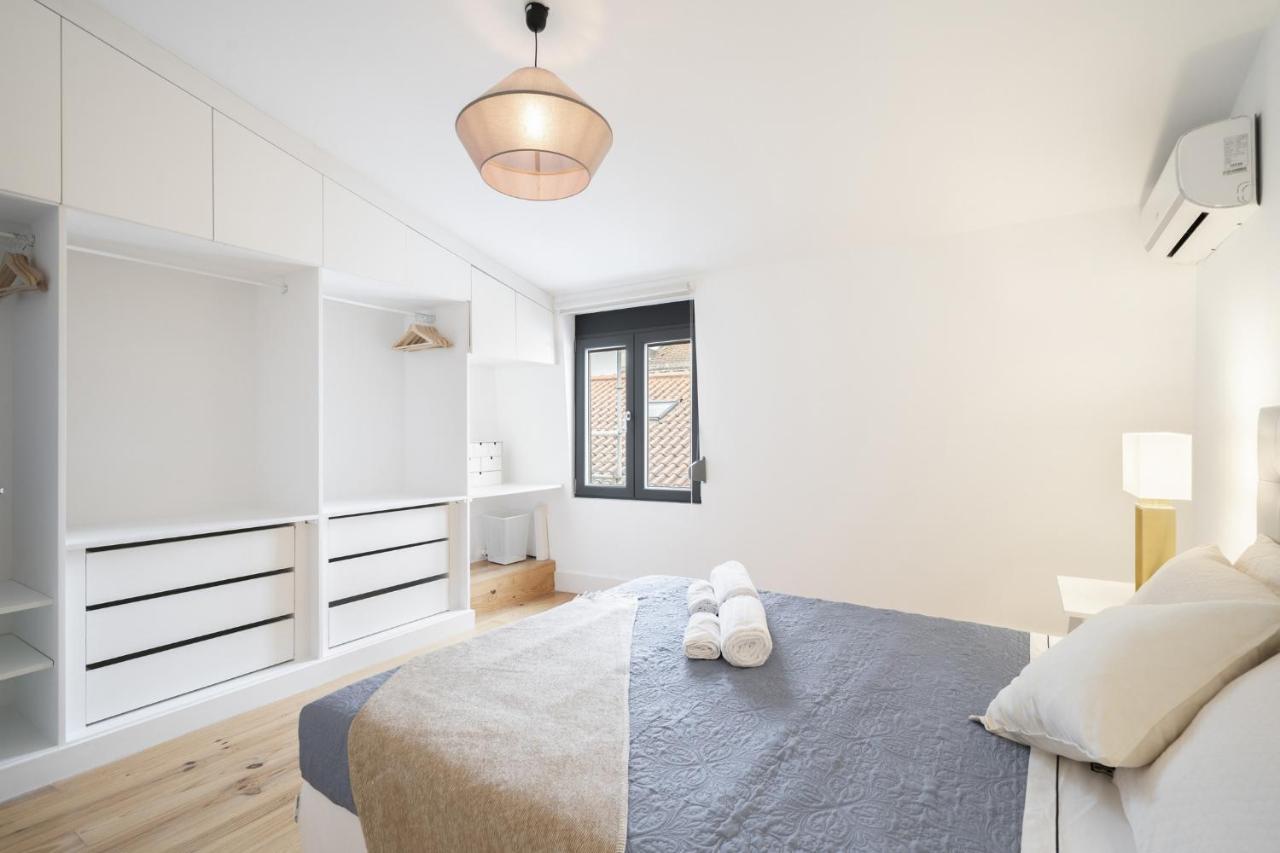 Warm And Cozy Parquet Flooring Apartment In Almada Exterior foto