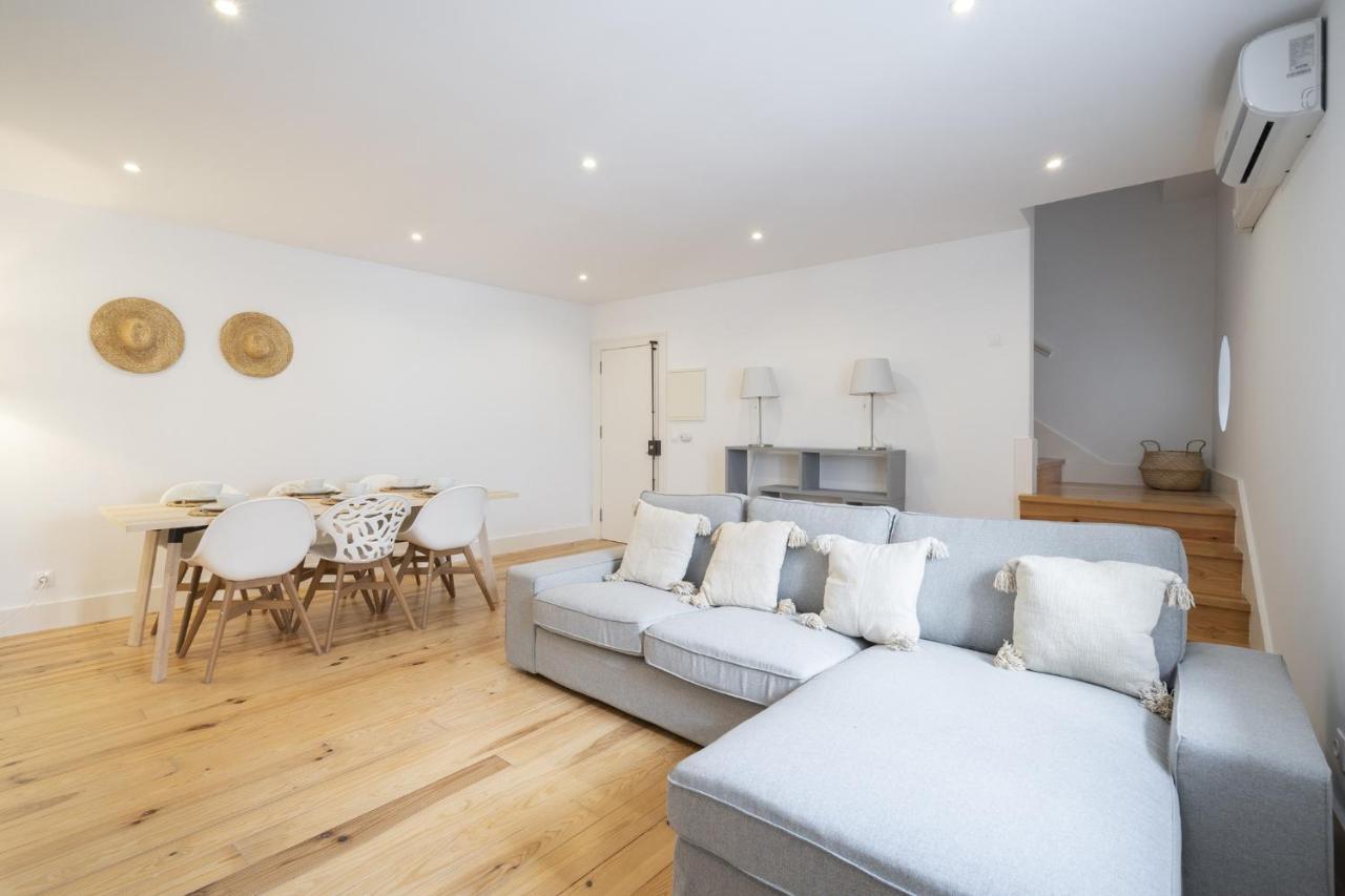 Warm And Cozy Parquet Flooring Apartment In Almada Exterior foto
